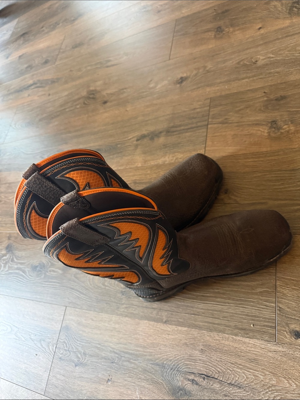 Ariat composite toe cowboy boots